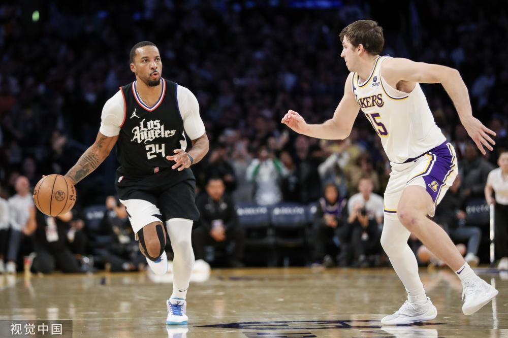 在攻防两端 在攻防两端